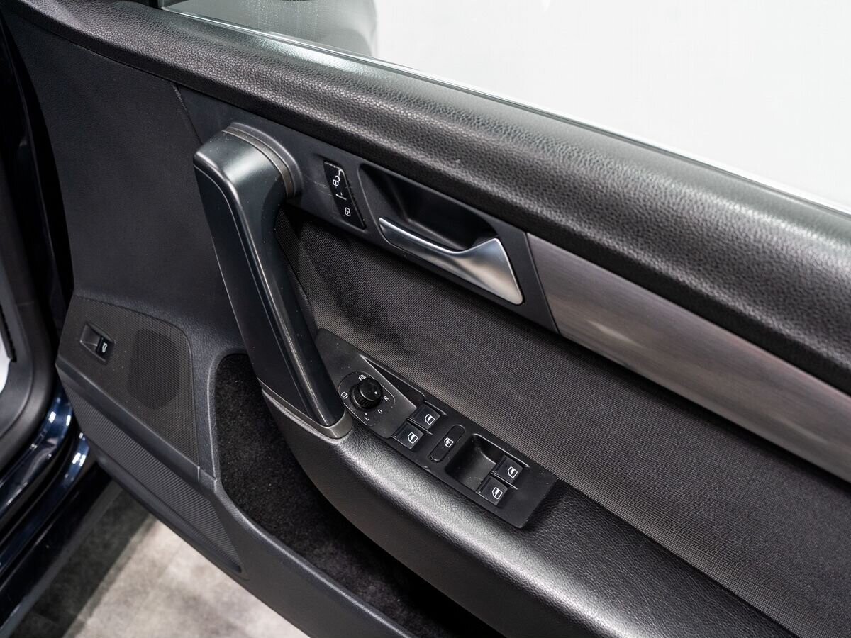 Volkswagen Passat 2011 - фото автомобиля