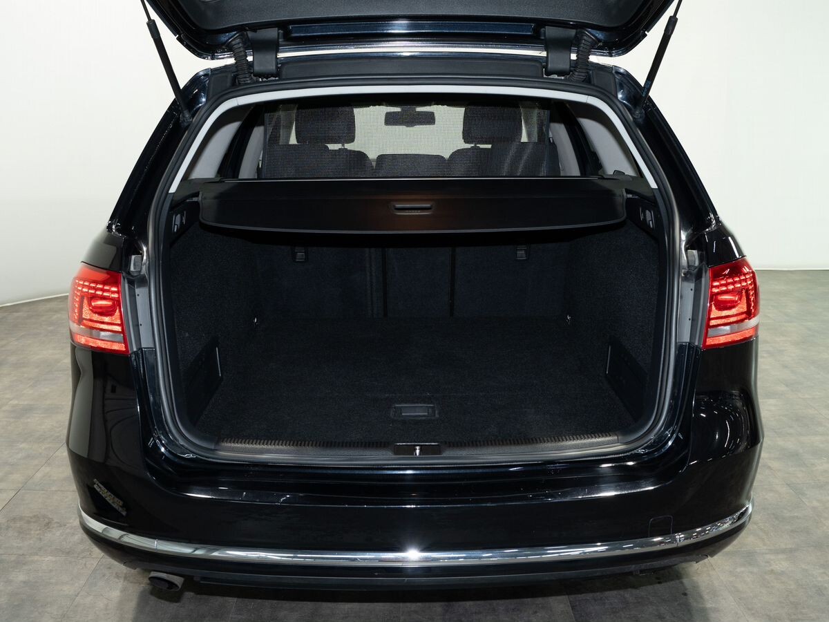Volkswagen Passat 2011 - фото автомобиля