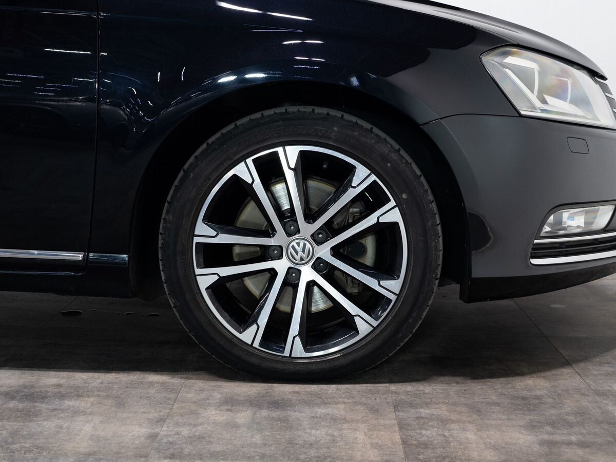 Volkswagen Passat 2011 - фото автомобиля