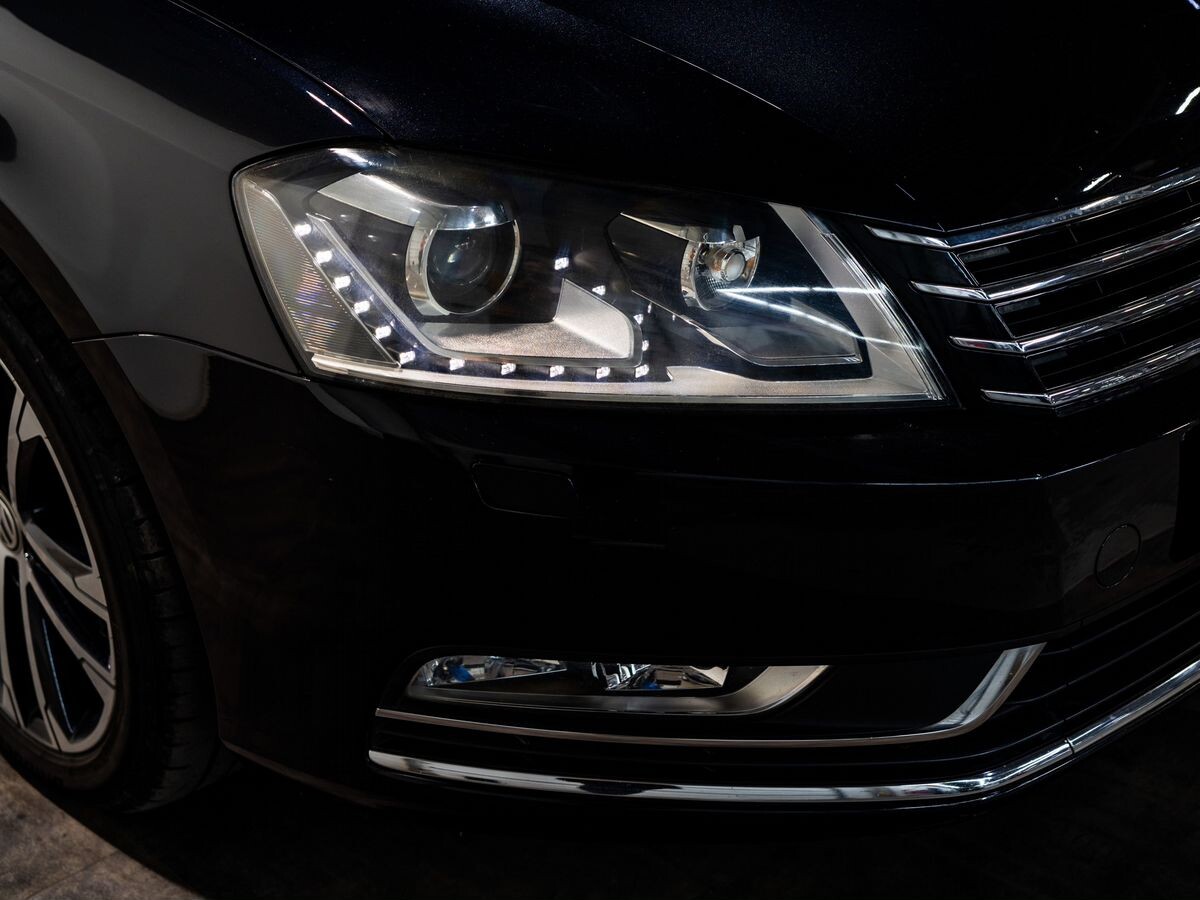 Volkswagen Passat 2011 - фото автомобиля