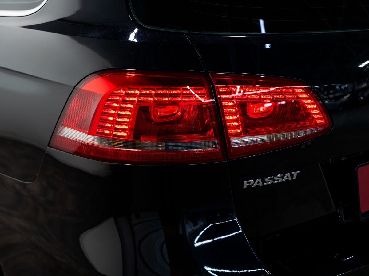 Volkswagen Passat 2011 - фото автомобиля