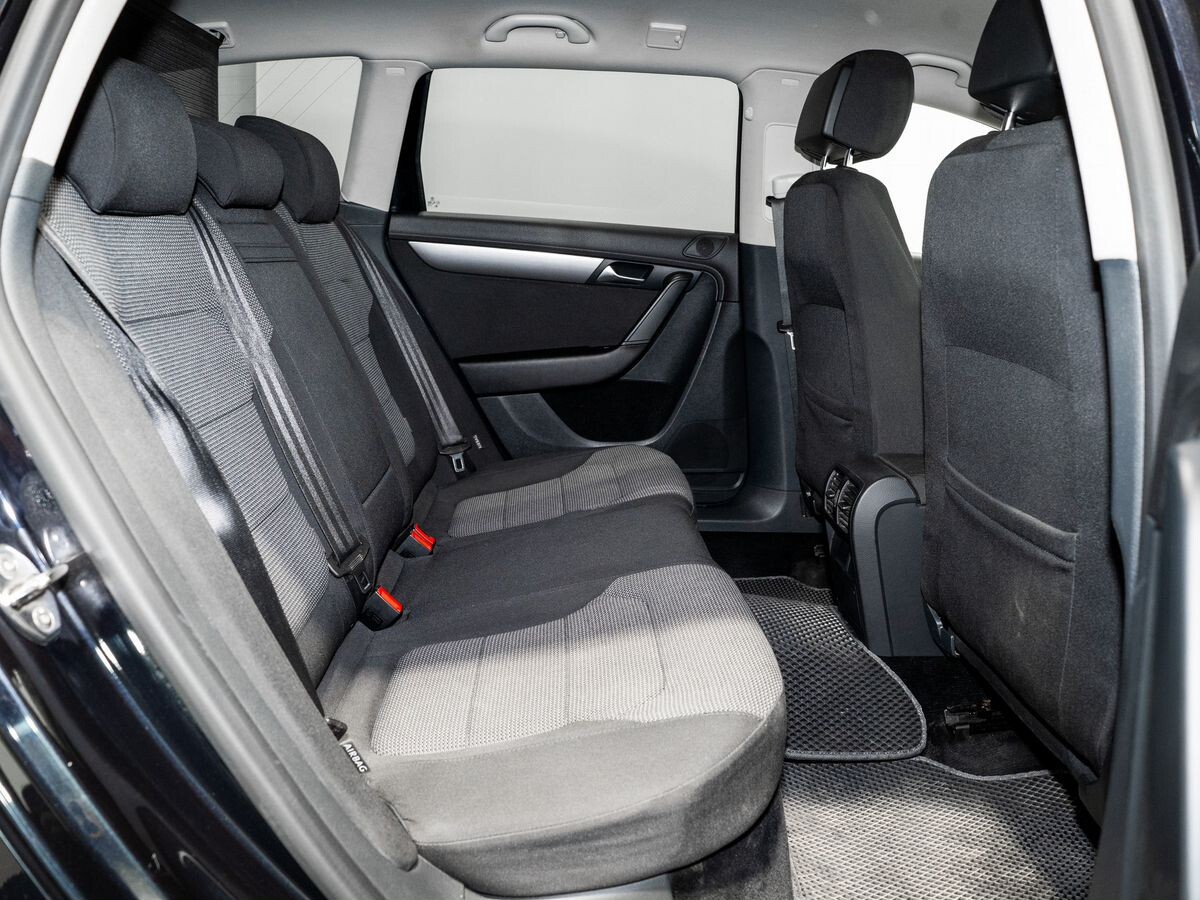 Volkswagen Passat 2011 - фото автомобиля