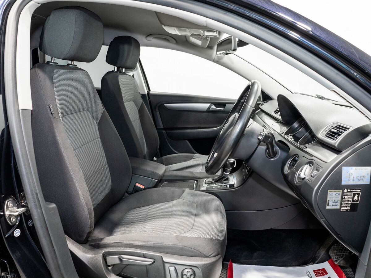 Volkswagen Passat 2011 - фото автомобиля