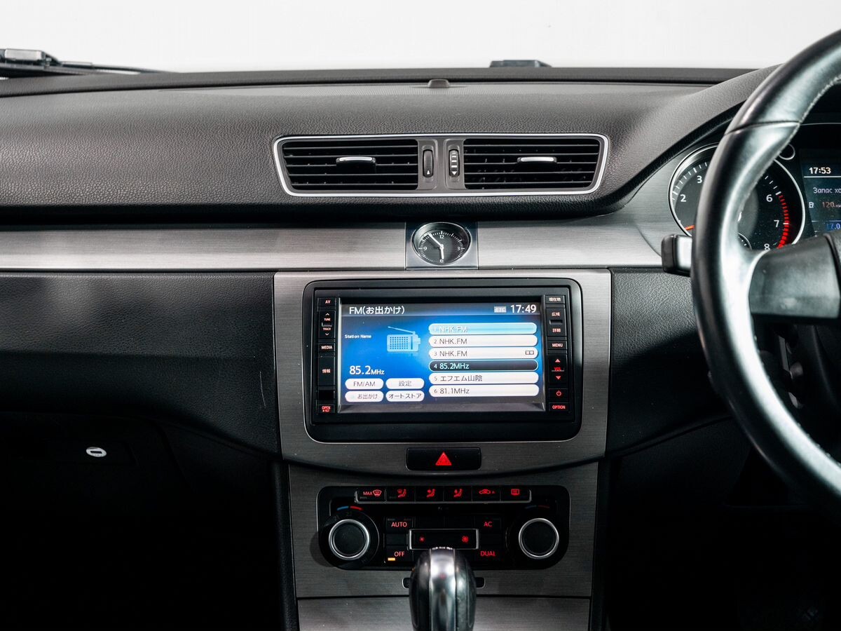 Volkswagen Passat 2011 - фото автомобиля