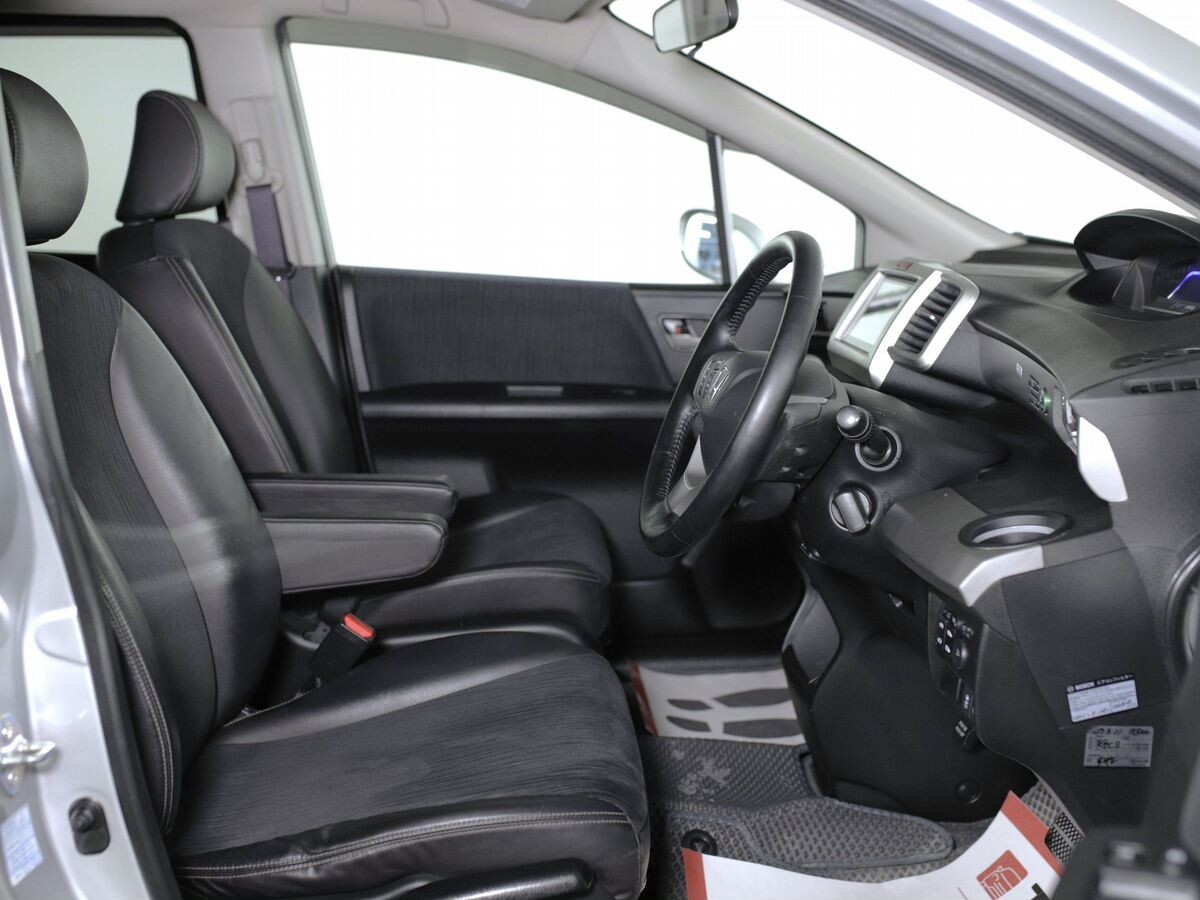 Honda Freed 2011 - фото автомобиля