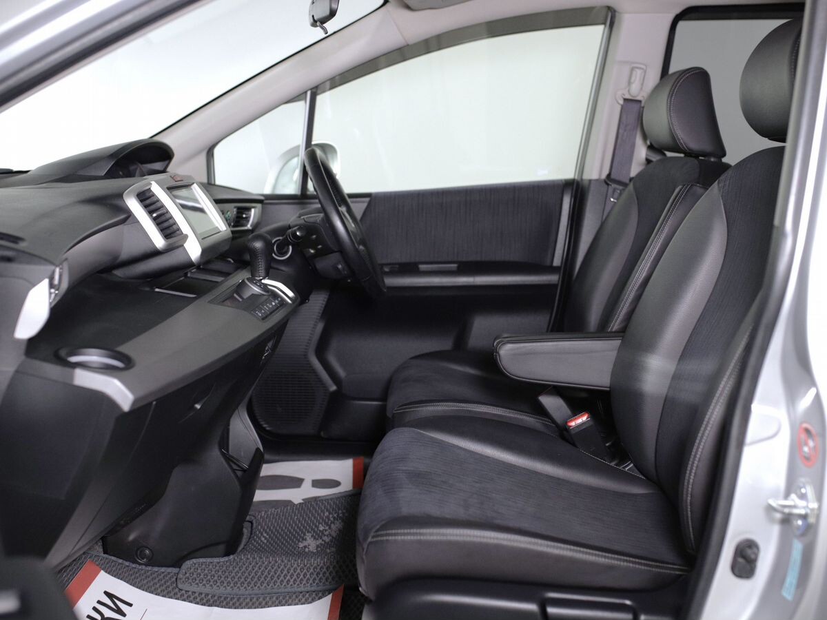 Honda Freed 2011 - фото автомобиля