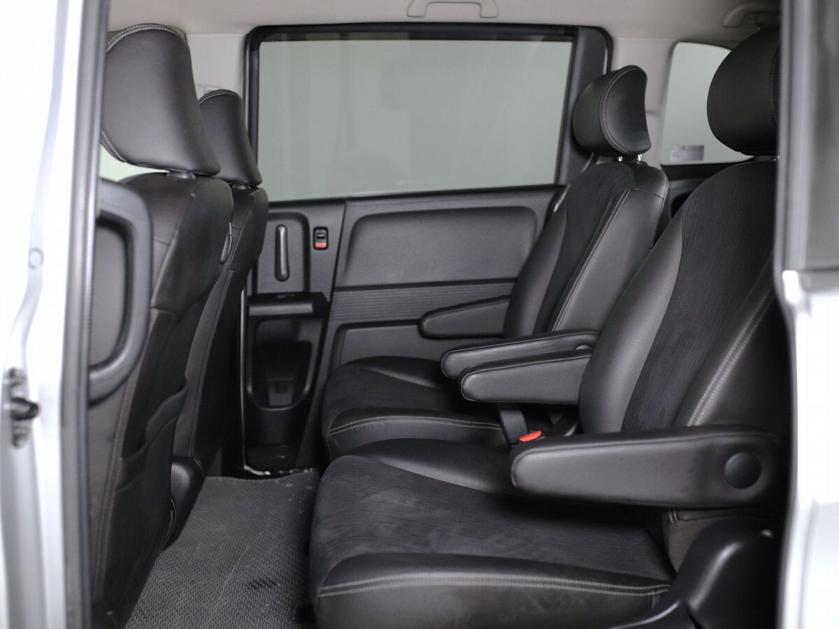 Honda Freed 2011 - фото автомобиля