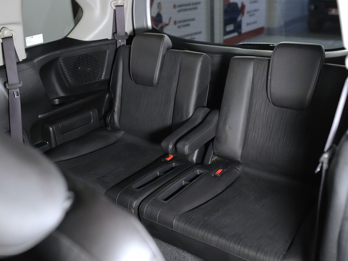 Honda Freed 2011 - фото автомобиля