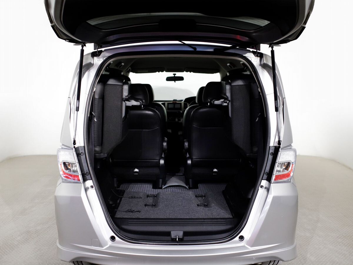 Honda Freed 2011 - фото автомобиля
