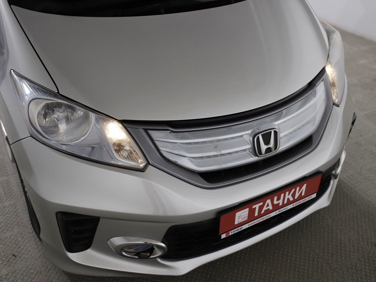 Honda Freed 2011 - фото автомобиля