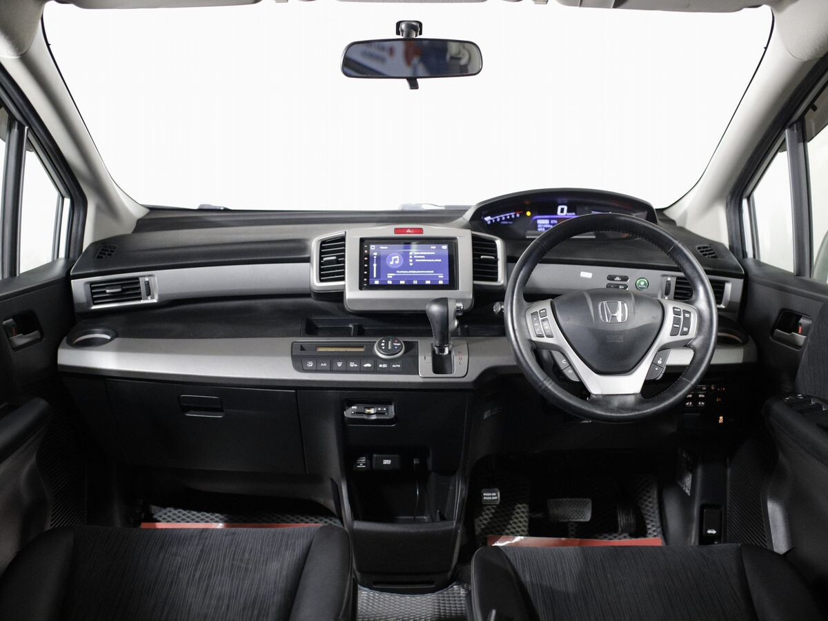 Honda Freed 2011 - фото автомобиля