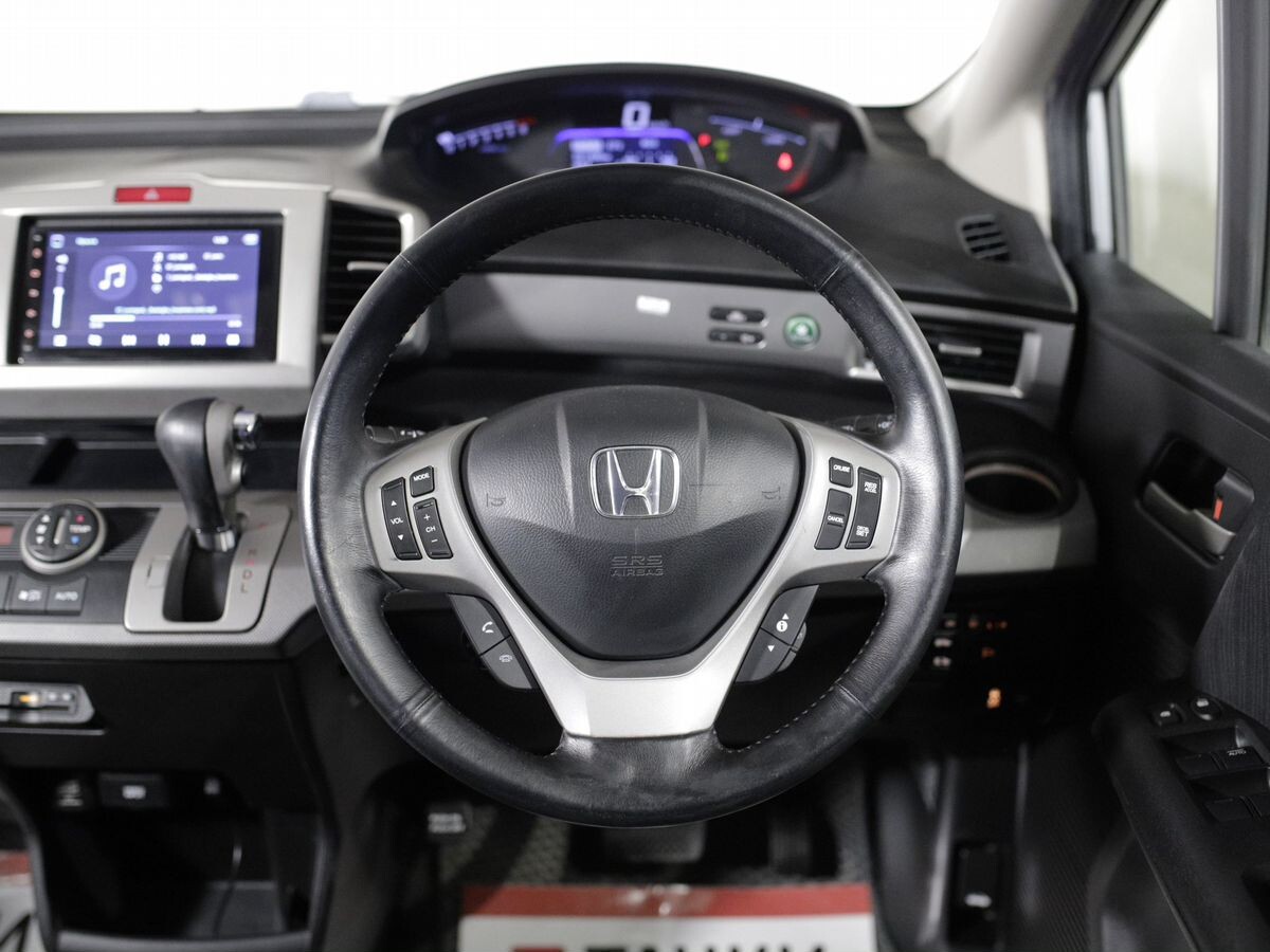 Honda Freed 2011 - фото автомобиля