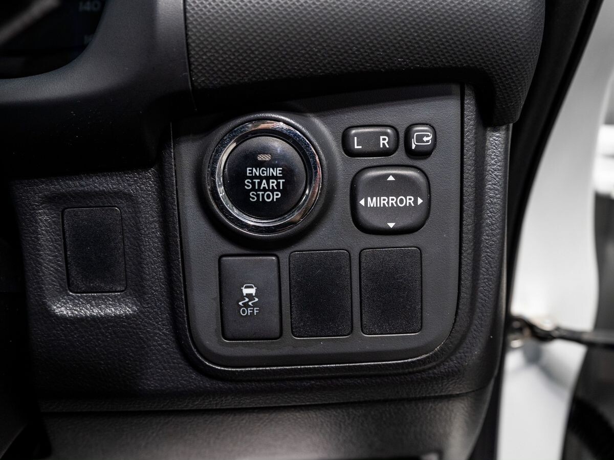 Toyota Wish 2016 - фото автомобиля