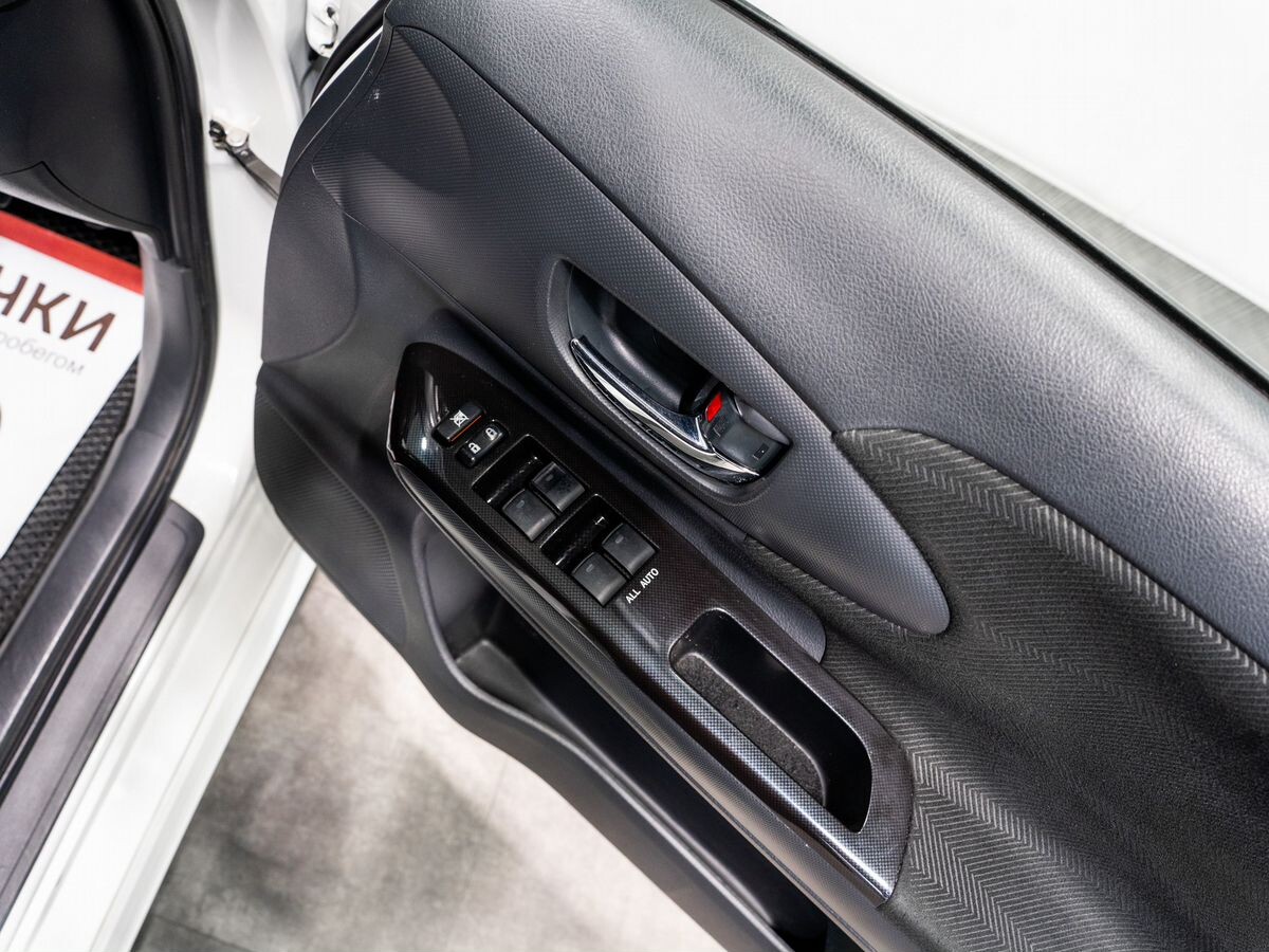 Toyota Wish 2016 - фото автомобиля