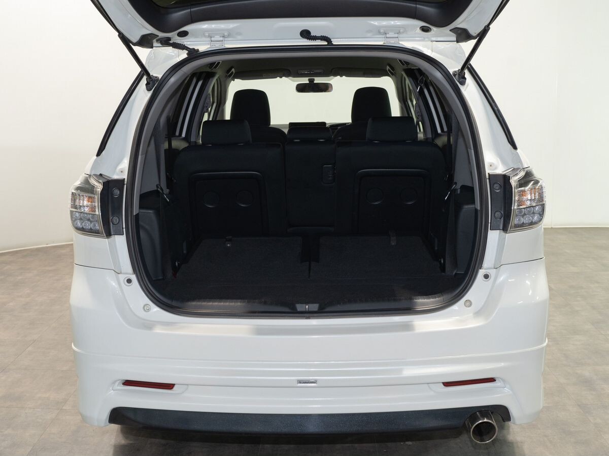 Toyota Wish 2016 - фото автомобиля