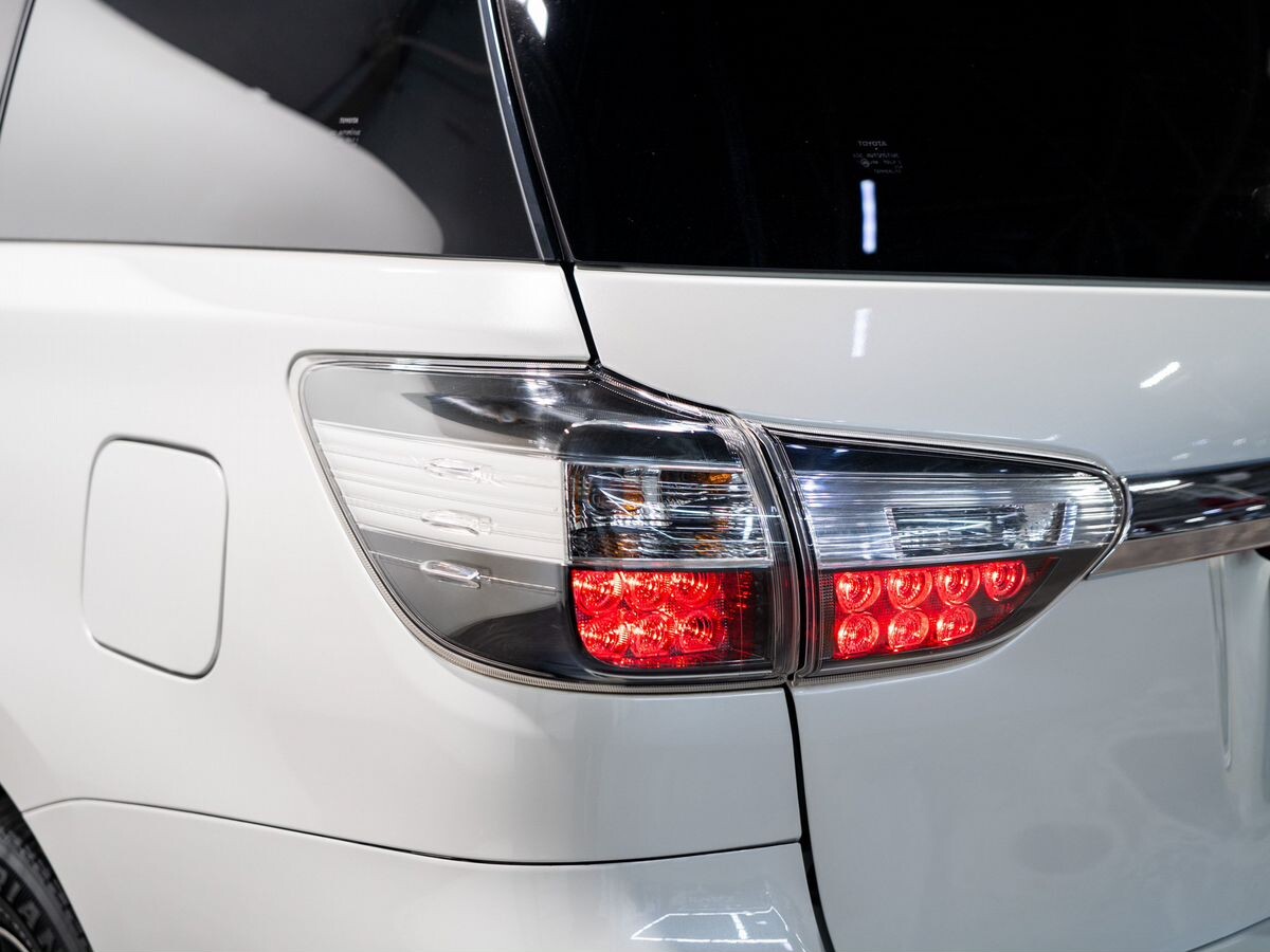 Toyota Wish 2016 - фото автомобиля