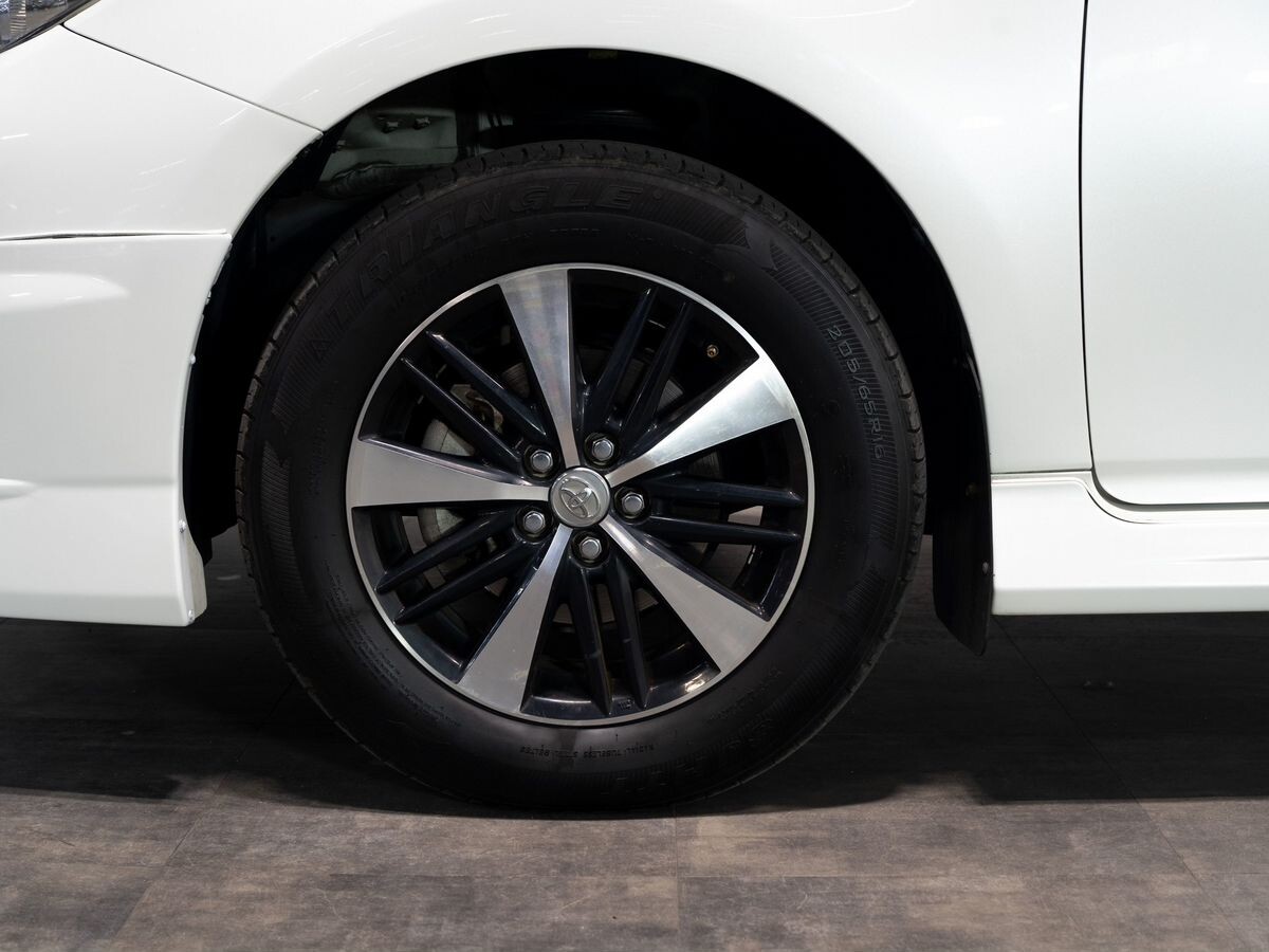 Toyota Wish 2016 - фото автомобиля