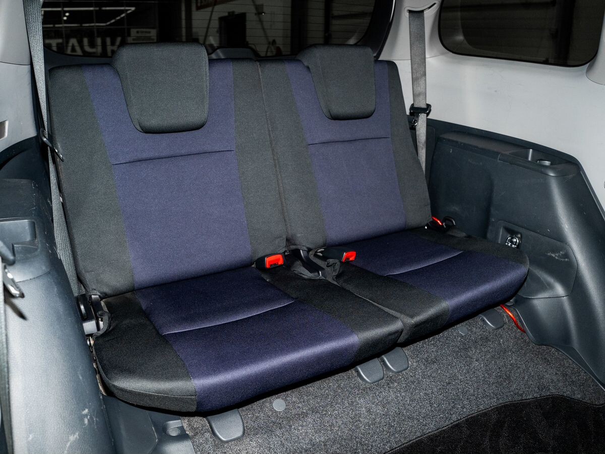 Toyota Wish 2016 - фото автомобиля