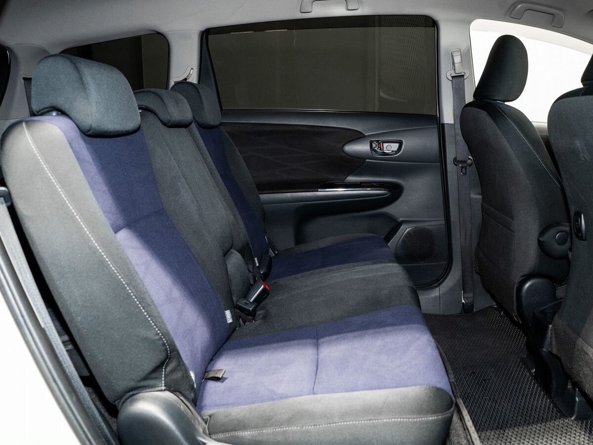 Toyota Wish 2016 - фото автомобиля