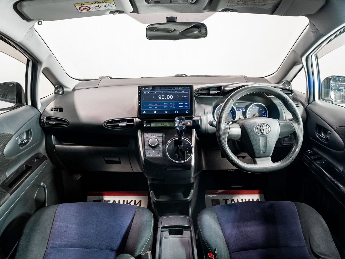 Toyota Wish 2016 - фото автомобиля