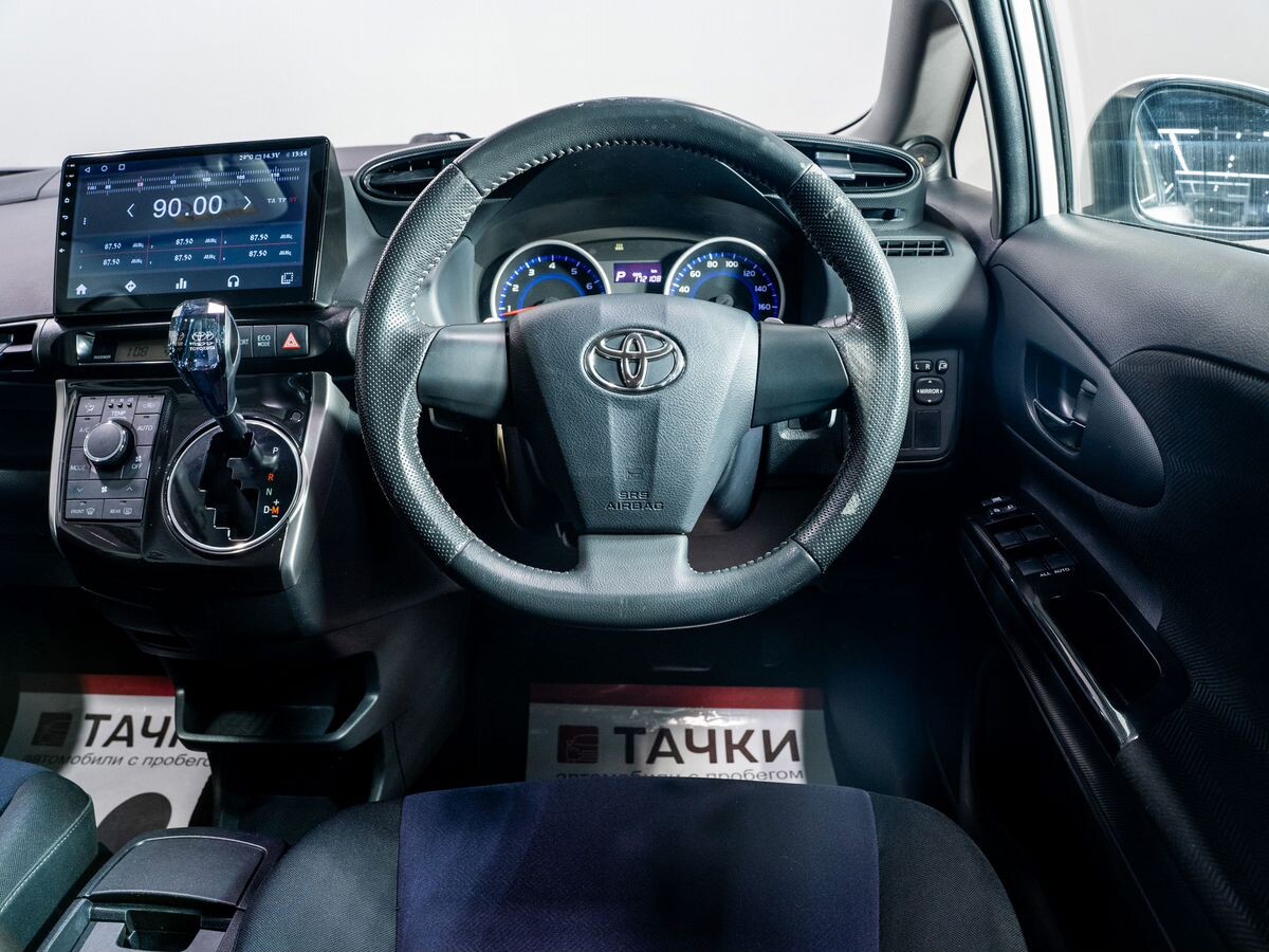 Toyota Wish 2016 - фото автомобиля