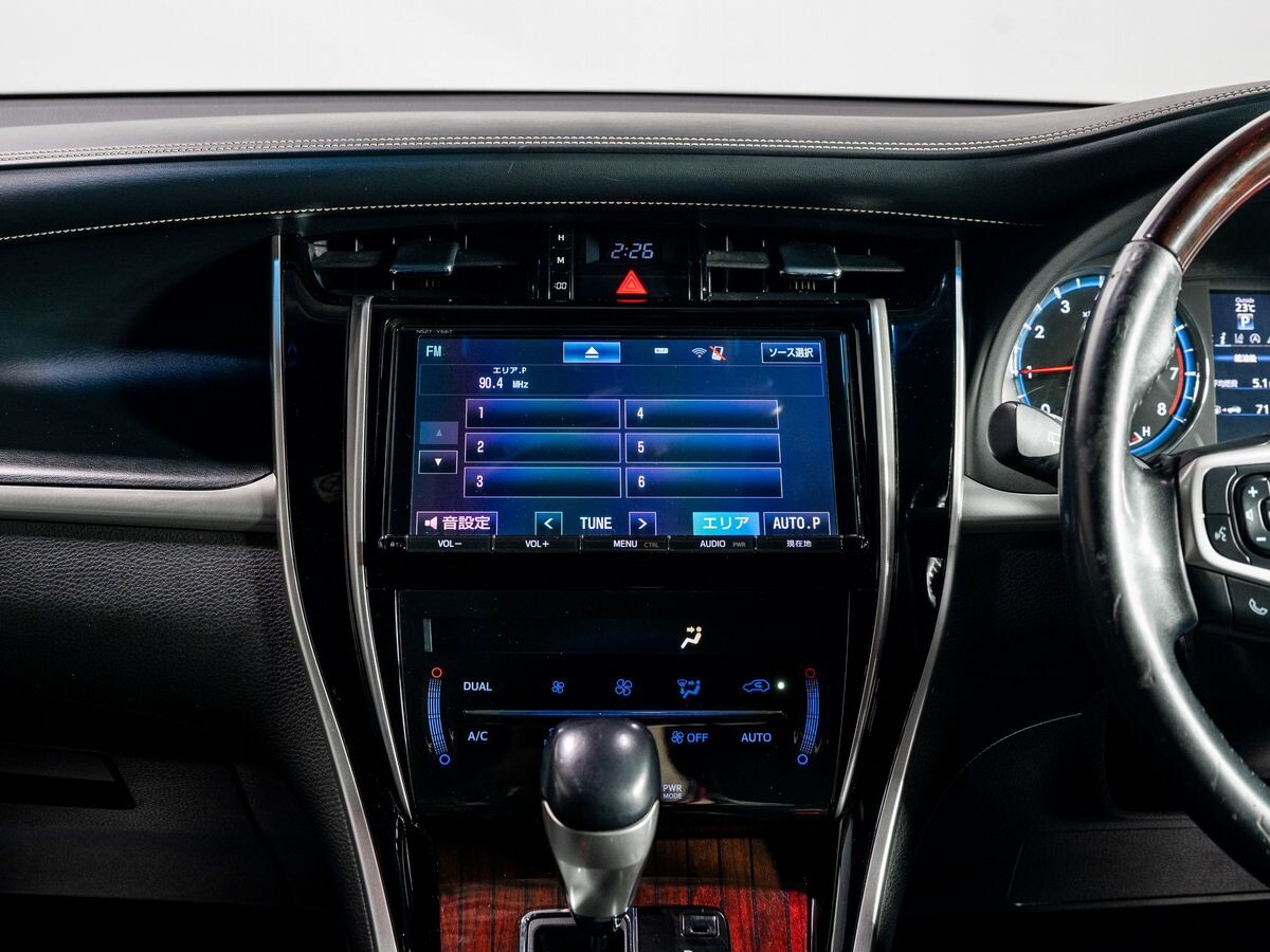 Toyota Harrier 2017 - фото автомобиля
