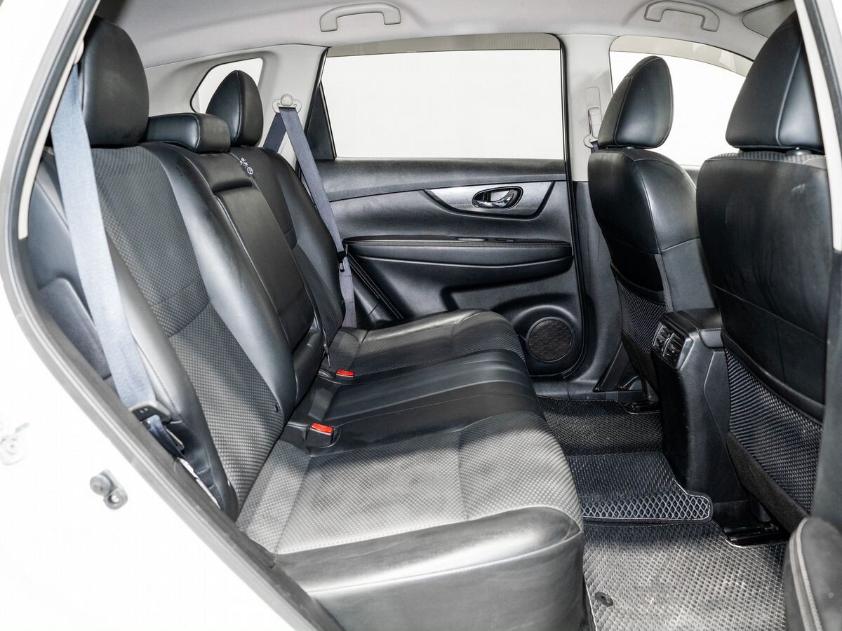Nissan X-Trail 2017 - фото автомобиля