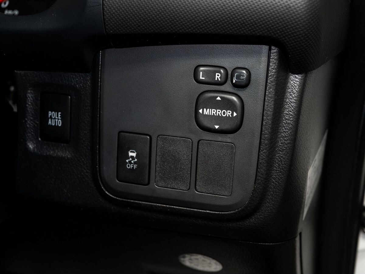 Toyota Wish 2010 - фото автомобиля