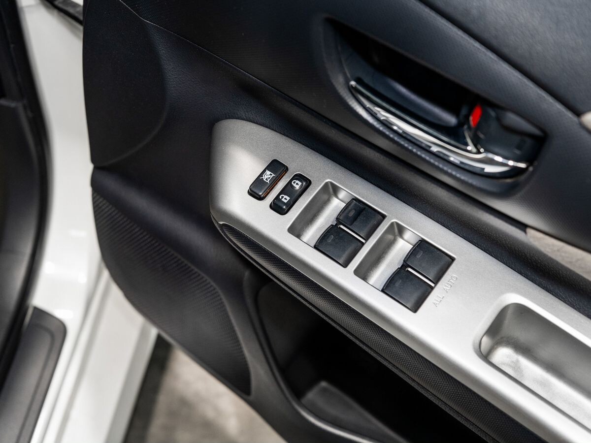 Toyota Wish 2010 - фото автомобиля