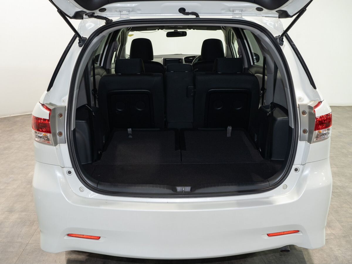 Toyota Wish 2010 - фото автомобиля