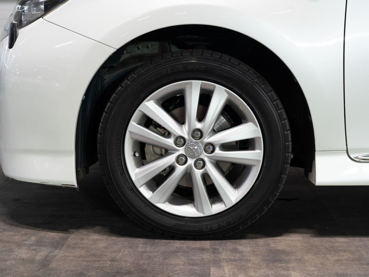 Toyota Wish 2010 - фото автомобиля