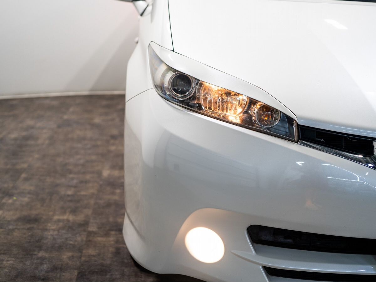Toyota Wish 2010 - фото автомобиля