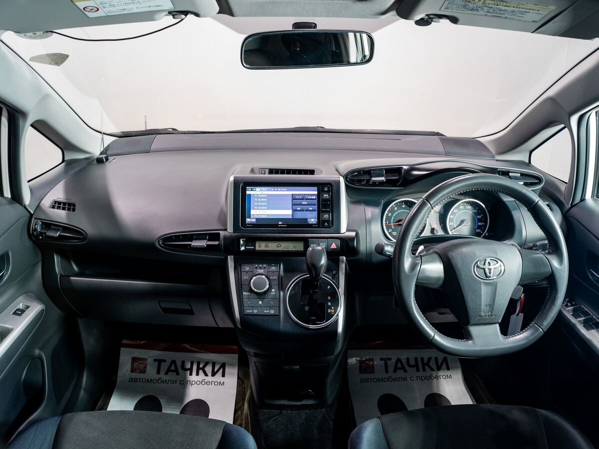 Toyota Wish 2010 - фото автомобиля