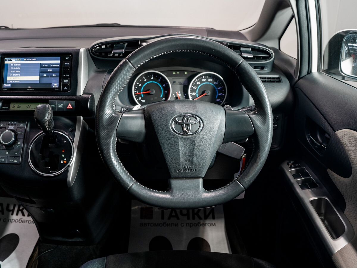 Toyota Wish 2010 - фото автомобиля