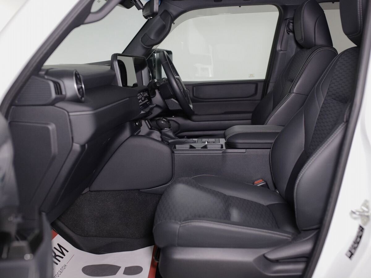 Toyota Land Cruiser Prado 2024 - фото автомобиля