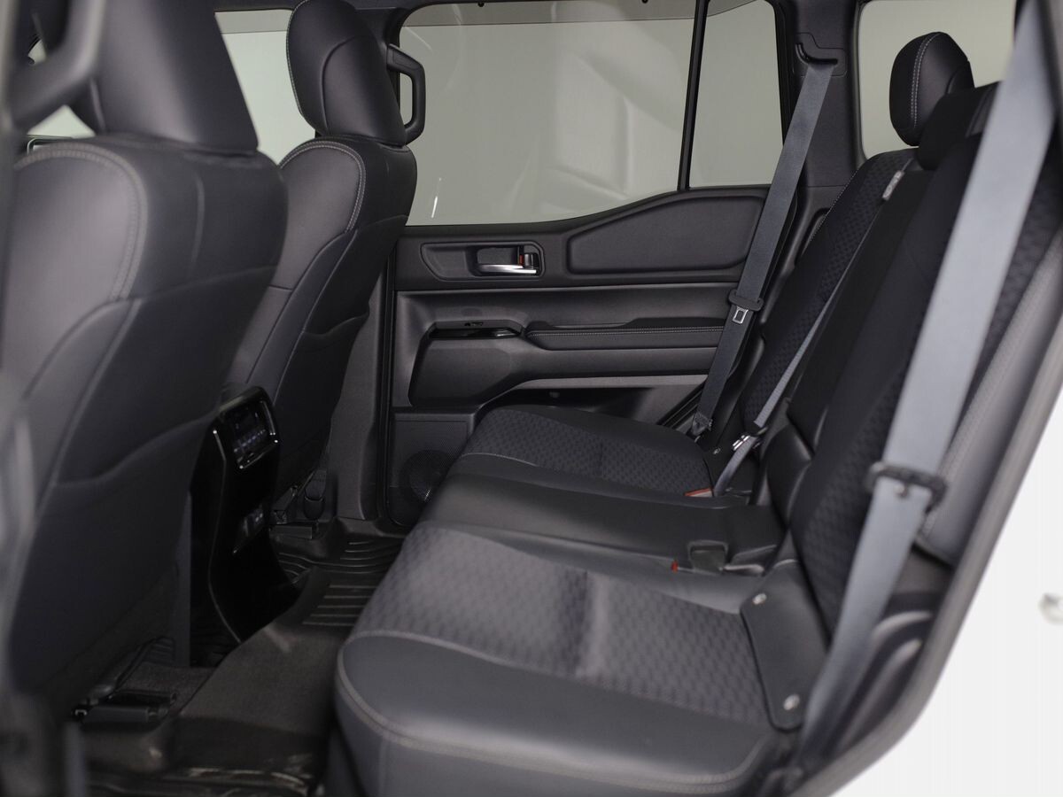 Toyota Land Cruiser Prado 2024 - фото автомобиля