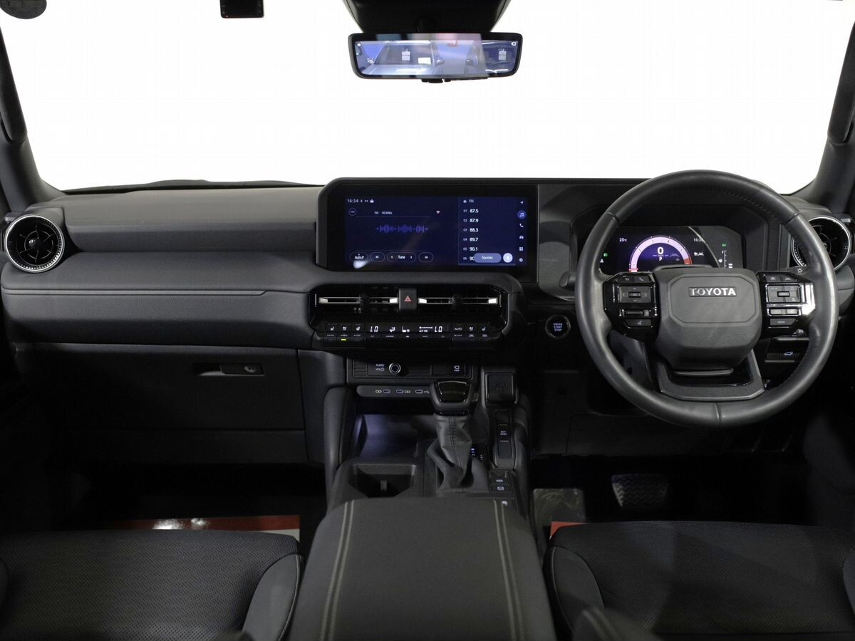 Toyota Land Cruiser Prado 2024 - фото автомобиля