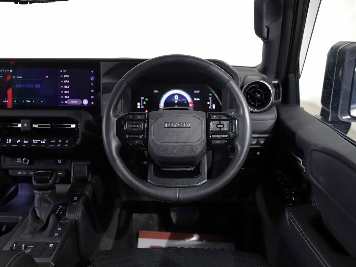 Toyota Land Cruiser Prado 2024 - фото автомобиля