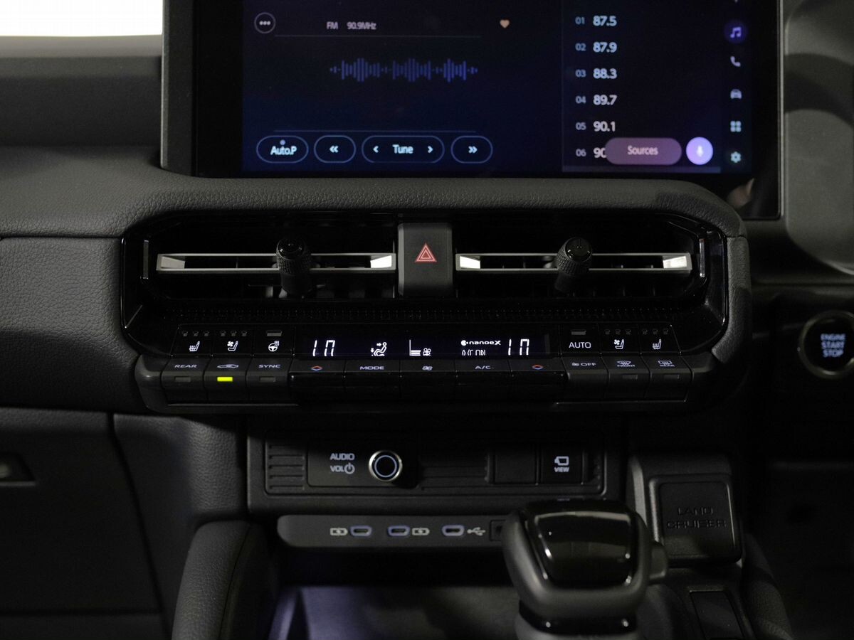 Toyota Land Cruiser Prado 2024 - фото автомобиля