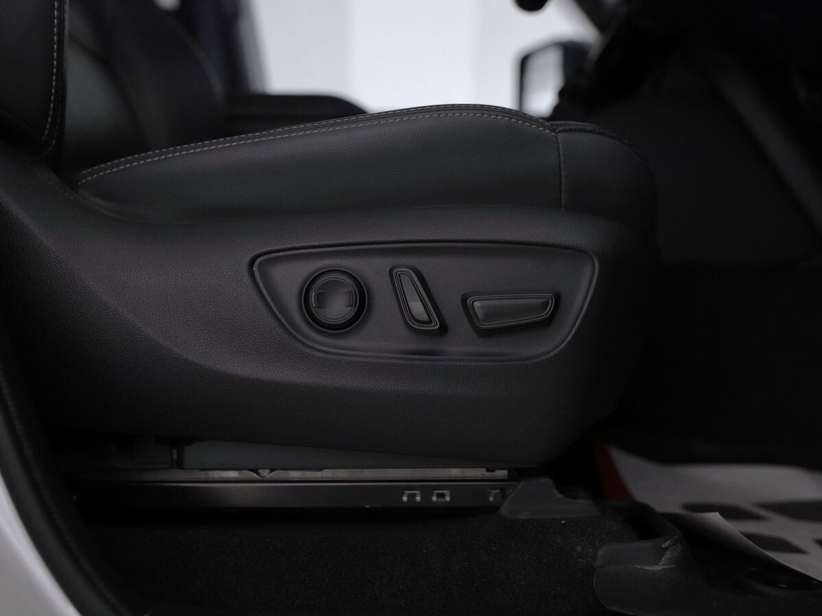 Toyota Land Cruiser Prado 2024 - фото автомобиля