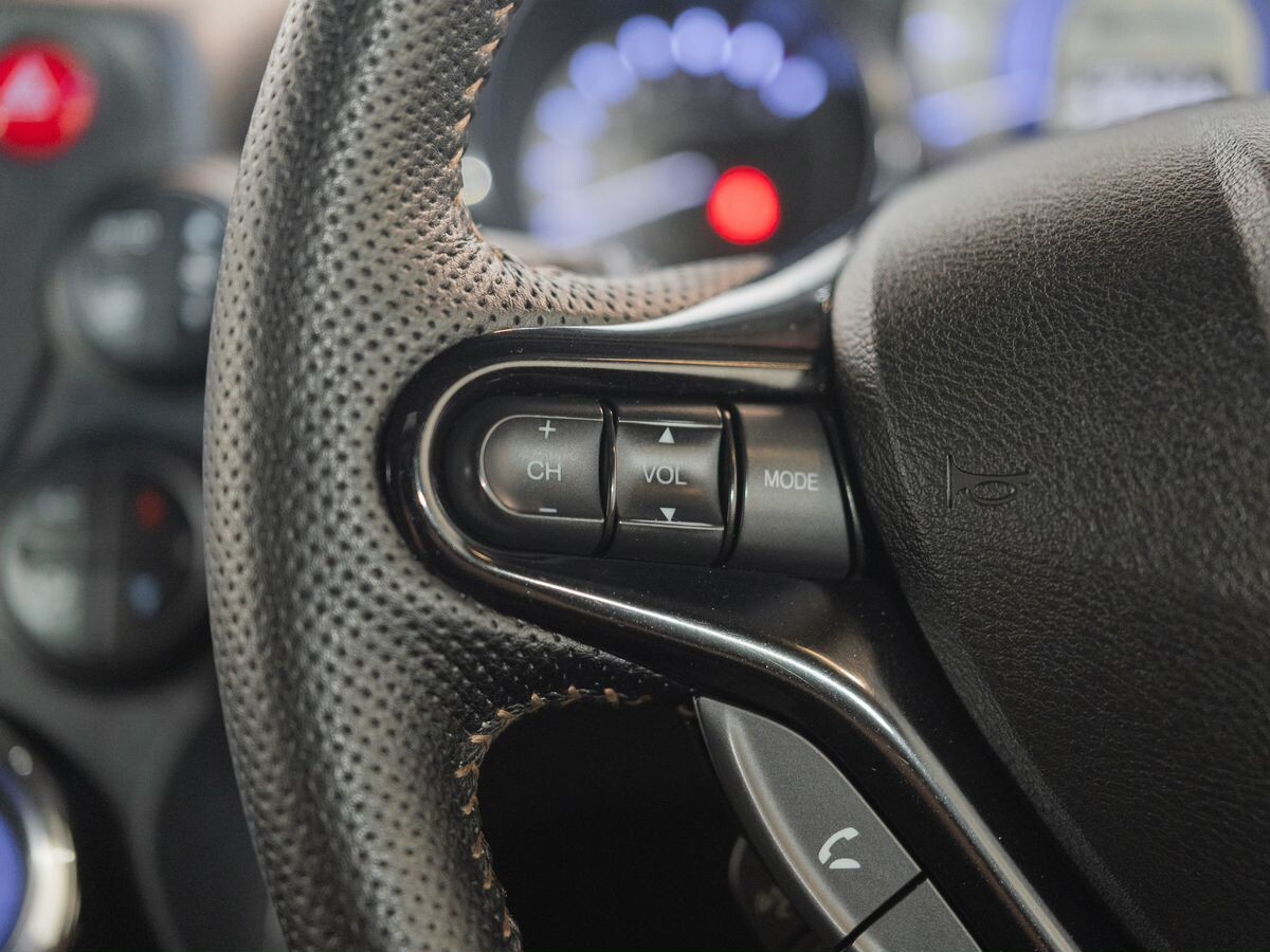 Honda Fit Shuttle 2012 - фото автомобиля