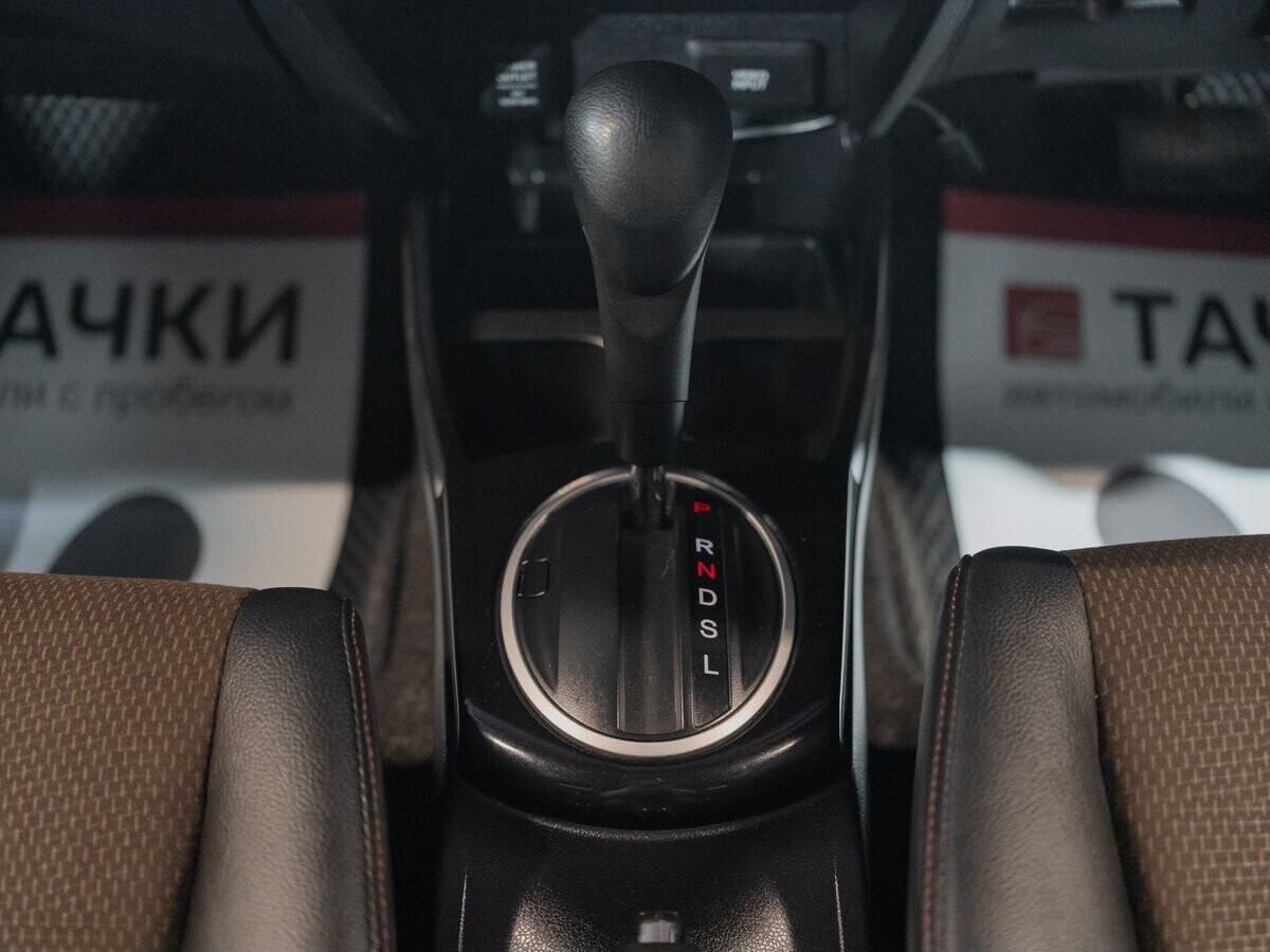 Honda Fit Shuttle 2012 - фото автомобиля