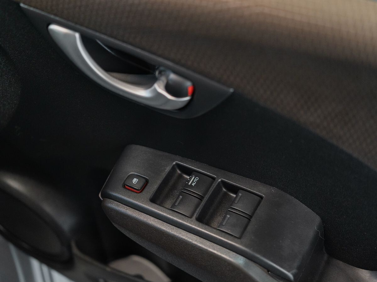Honda Fit Shuttle 2012 - фото автомобиля