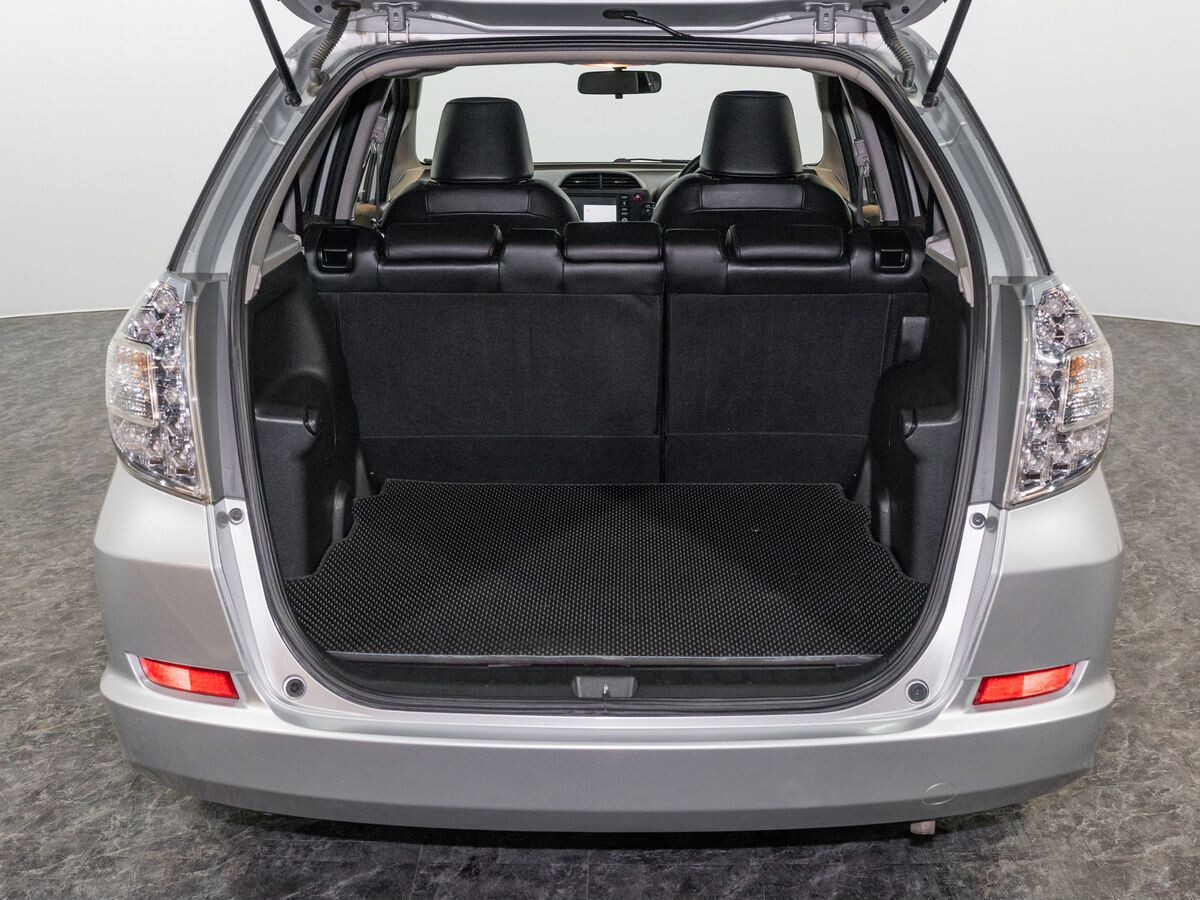 Honda Fit Shuttle 2012 - фото автомобиля