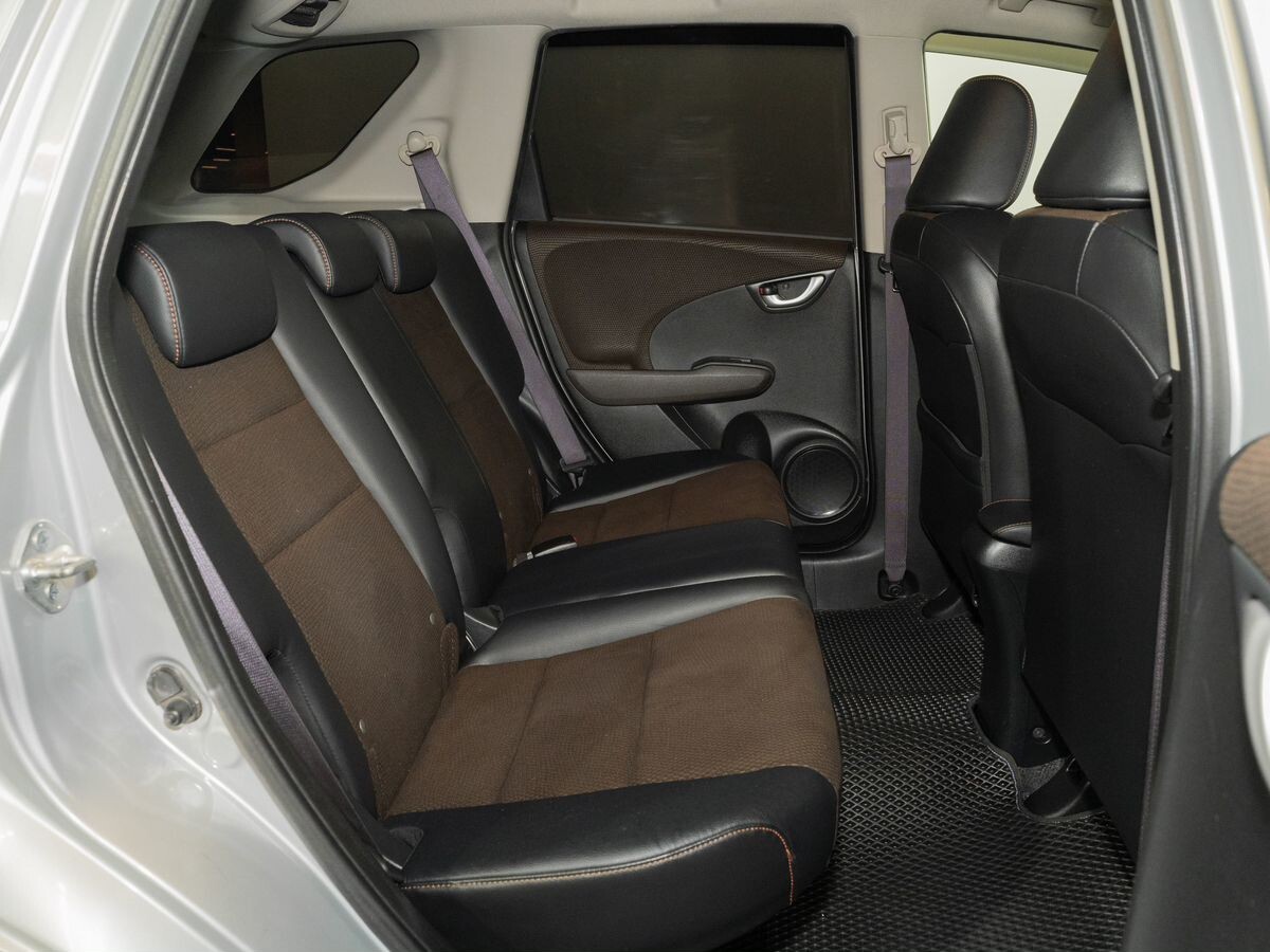Honda Fit Shuttle 2012 - фото автомобиля