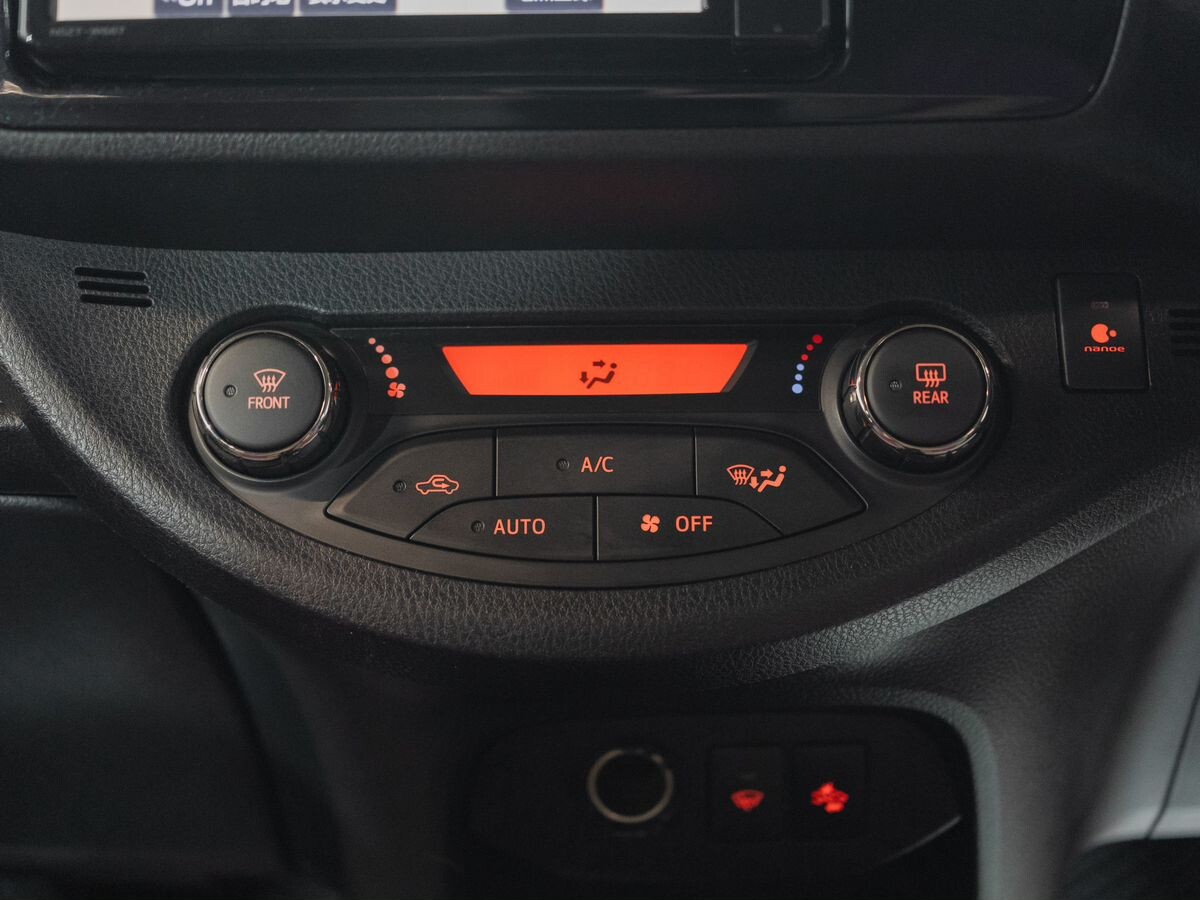 Toyota Vitz 2017 - фото автомобиля