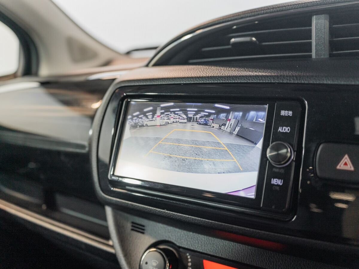 Toyota Vitz 2017 - фото автомобиля