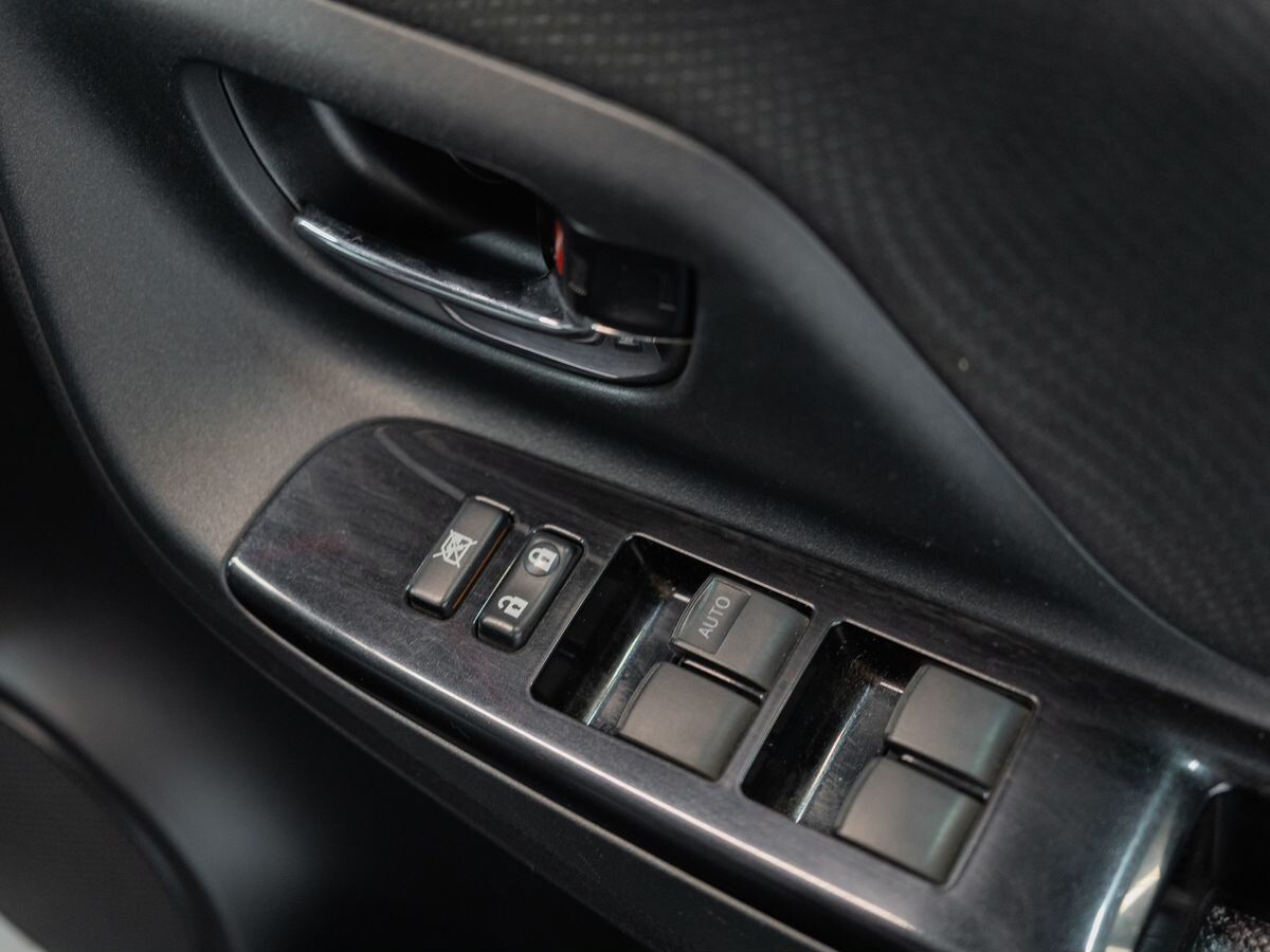Toyota Vitz 2017 - фото автомобиля