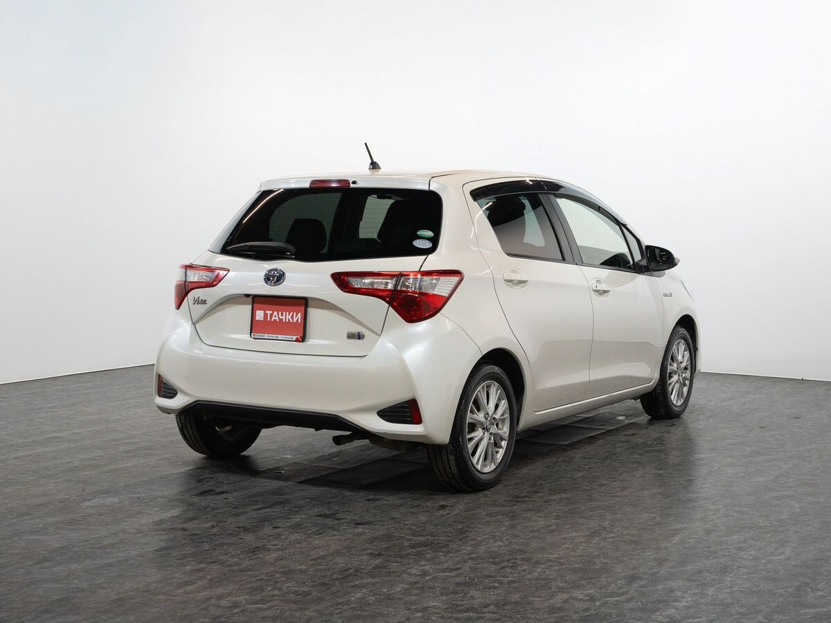 Toyota Vitz 2017 - фото автомобиля