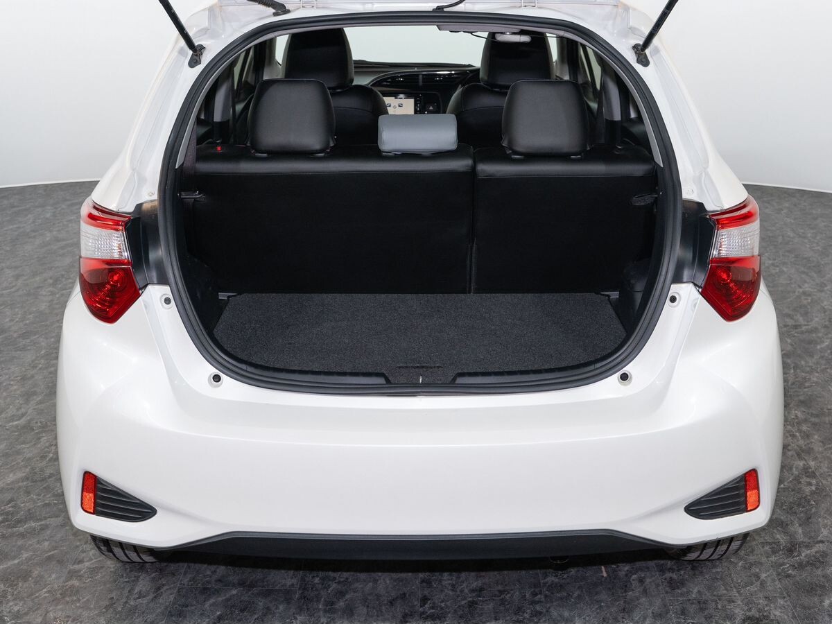 Toyota Vitz 2017 - фото автомобиля